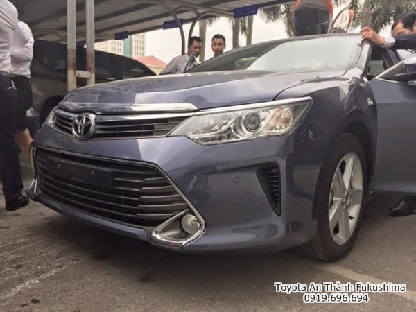 Màu Nâu - Khuyến mãi giá mua xe Toyota Camry 2015 mới tại TPHCM 