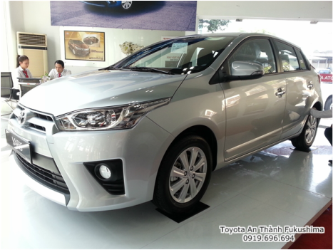 Khuyến Mãi Giá Xe Toyota Yaris G 2015 Mới Nhập Khẩu màu bạc