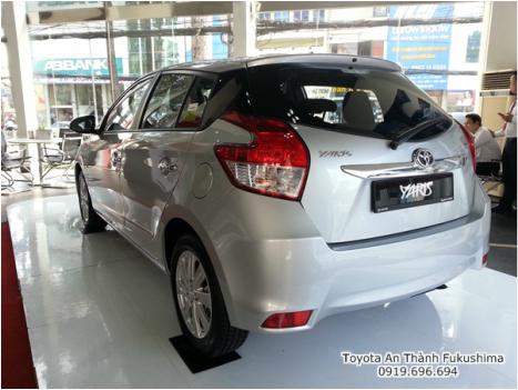 Khuyến Mãi Giá Xe Toyota Yaris G 2015 Mới Nhập Khẩu màu bạc 1