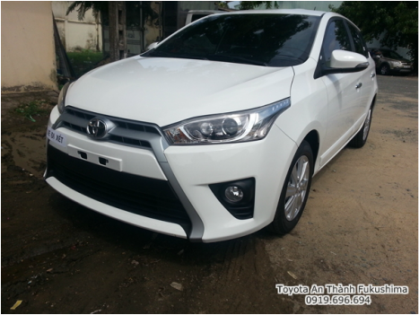 Khuyến Mãi Giá Xe Toyota Yaris G 2015 Mới Nhập Khẩu màu trắng