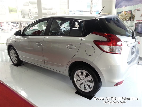 Giá Xe Toyota Yaris E 2015 Mới Nhập Khẩu Màu Bạc 1