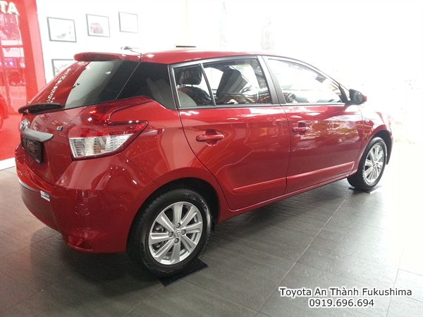 Giá Xe Toyota Yaris E 2015 Mới Nhập Khẩu Màu đỏ 1